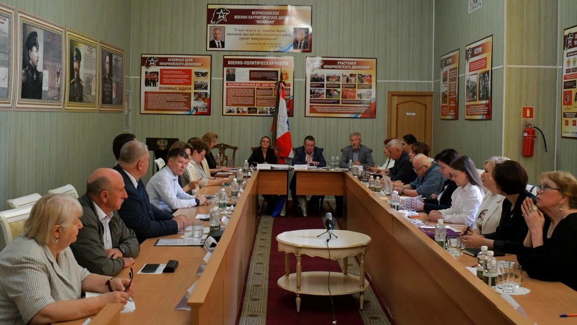 НАХОДИТЬ, ВНЕДРЯТЬ И РАЗВИВАТЬ 

В Доме офицеров Южного военного округа состоялся круглый стол, посв