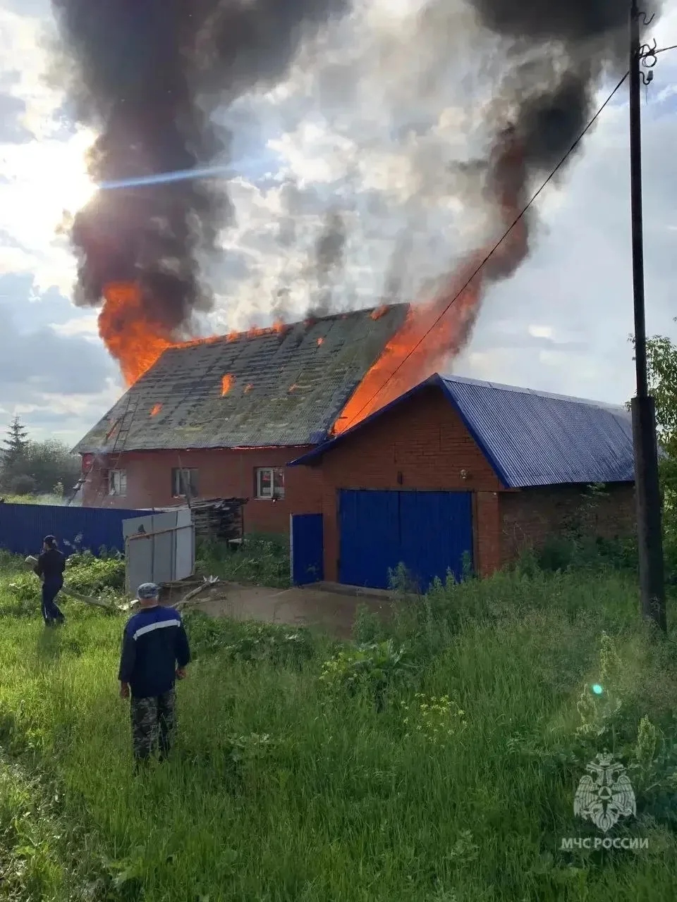 Молния ударила в дом в Башкирии

В деревне Зинино Октябрьского района вчера произошел пожар в кирпич