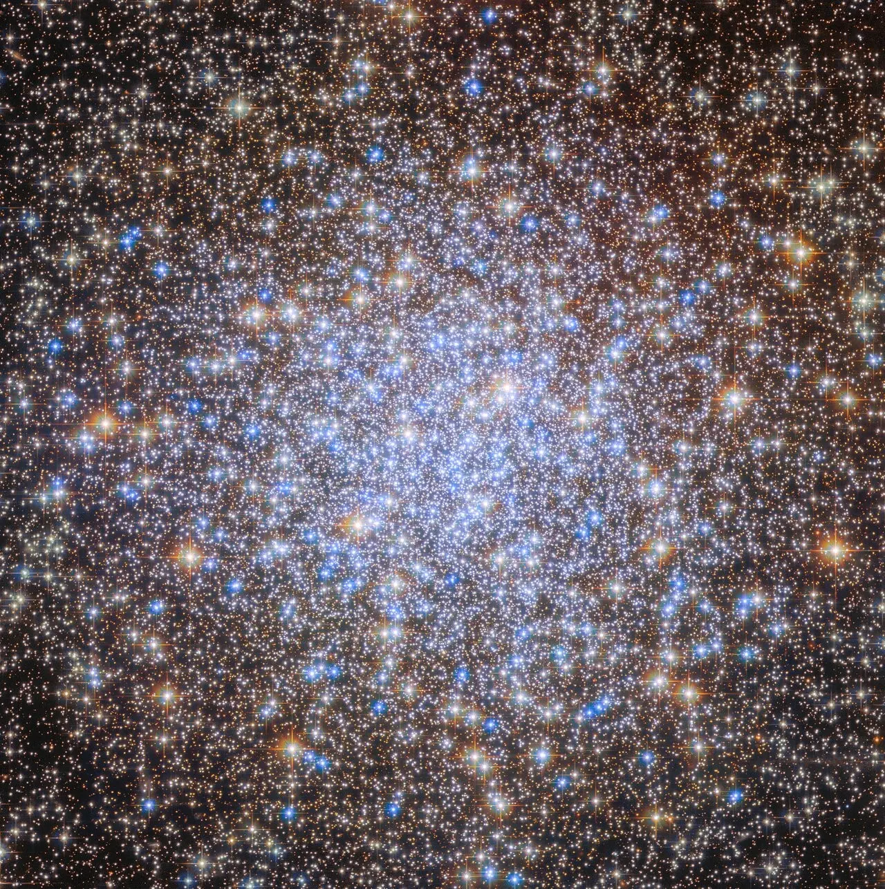 Космическая люстра NGC 6723

Шаровое звездное скопление NGC 6723, получившее за свой уникальный внеш