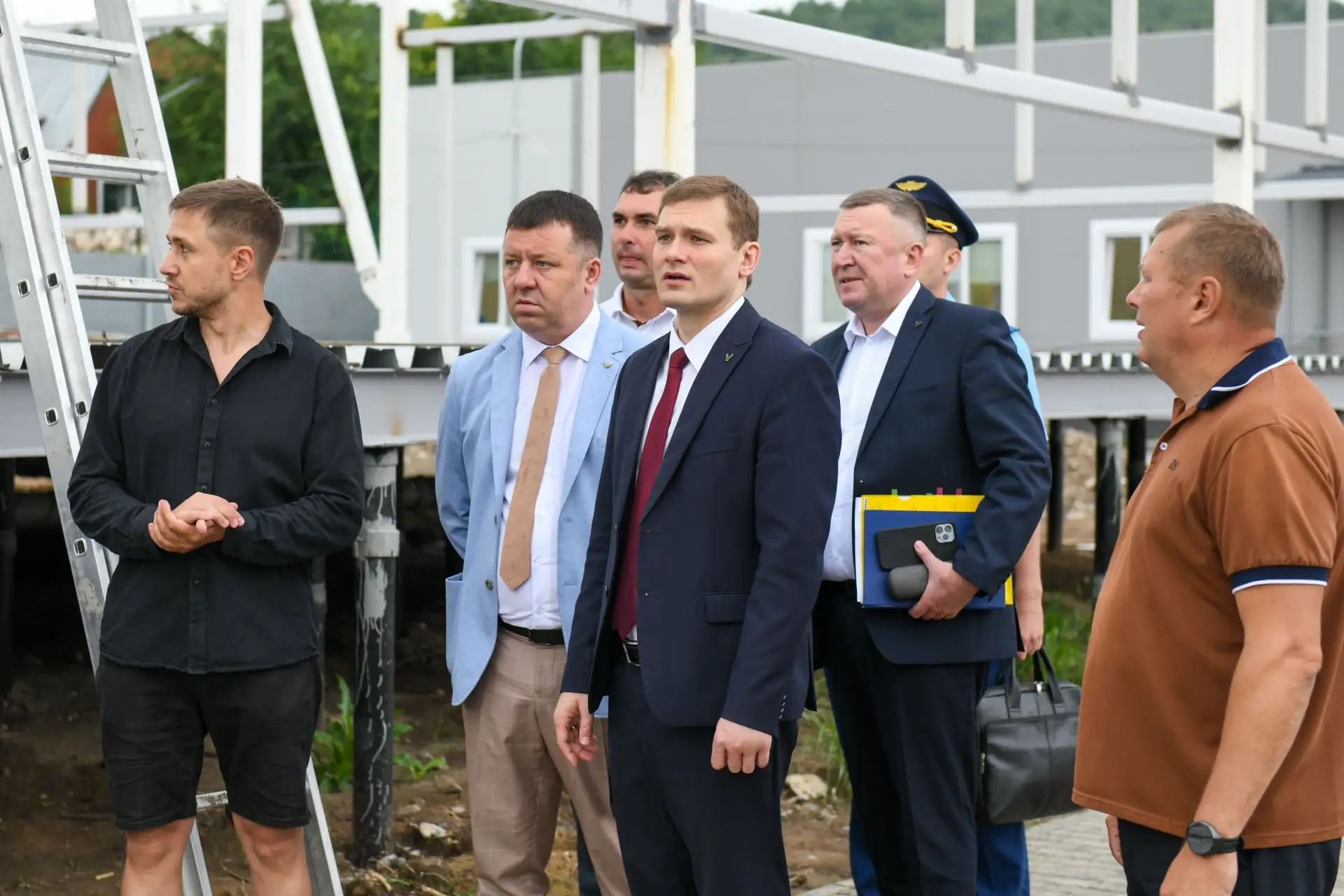 Осмотрел ход строительства социально значимых объектов в Боградском районе