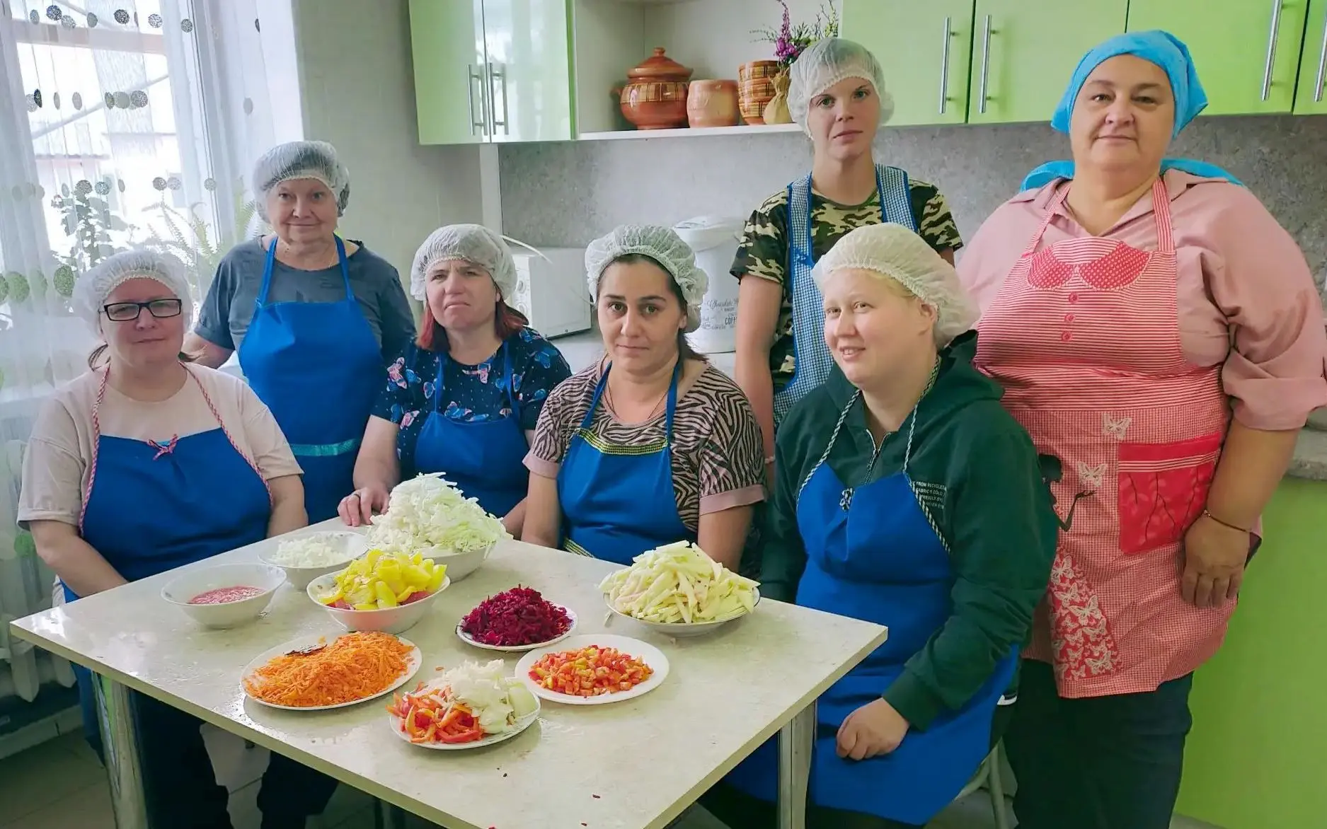 «Как настоящие повара: девчонки из кулинарного кружка приготовили сытный обед»