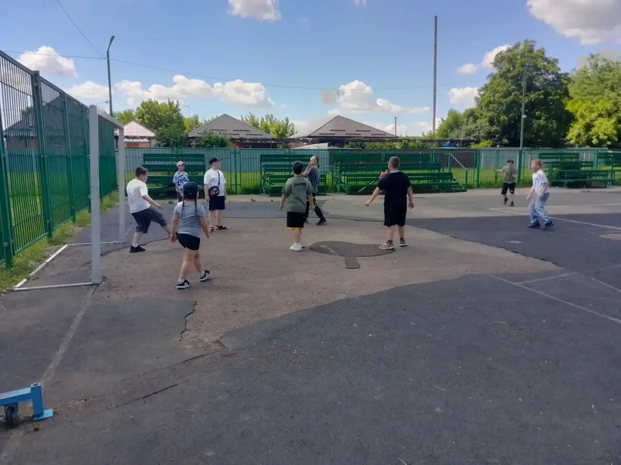 Игра объединяет🏐

В школьном лагере «Веселый муравейник» прошла спортивно-игровая программа «Играю 
