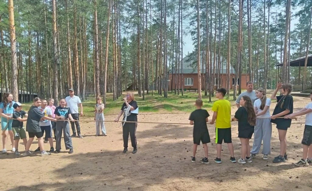 В  Международный день семьи ученики 5Б класса вместе с классным руководителем Борисовой А.А. и родит