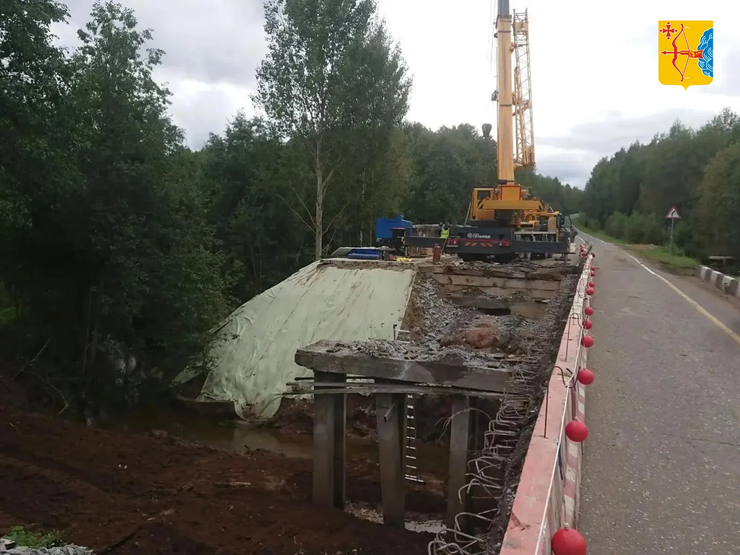 🛠 В Юрьянском районе ремонтируют мост через реку Шура на дороге Юрья — Великорецкое по...