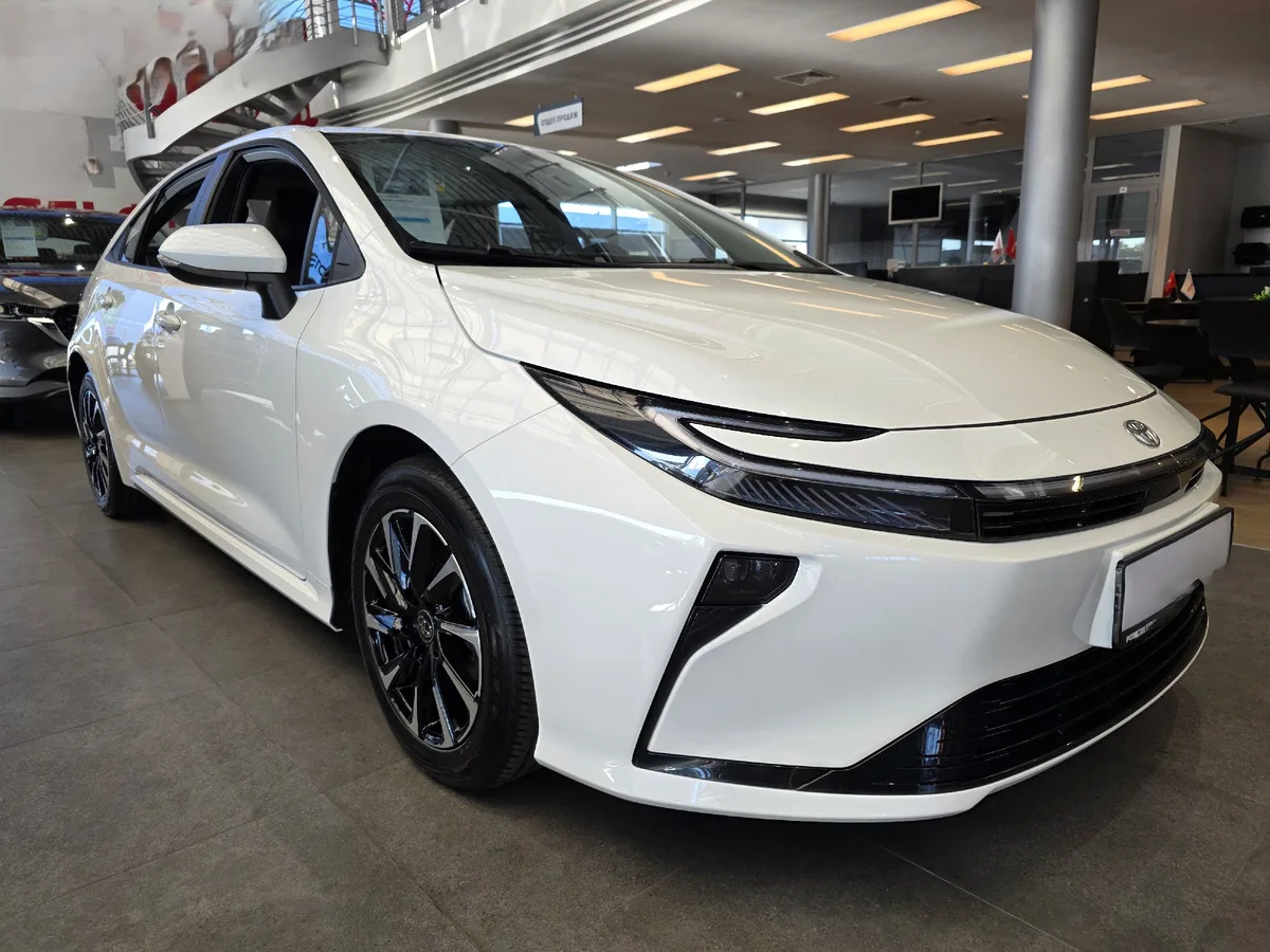🚗 Toyota Corolla Hybrid — японский гибрид, который тихо вернулся на рынок РФ.