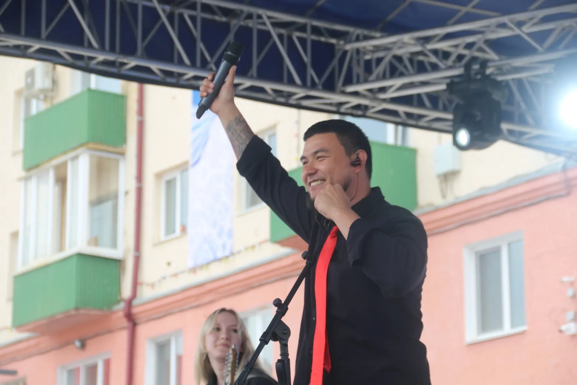 💫 Сегодня на площади Советов в рамках фестиваля «Тау Кита» для кумертаусцев выступают рок-группы из