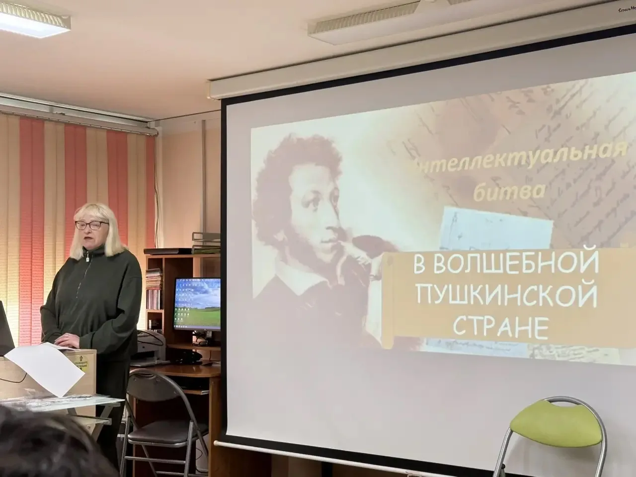 Трудовой отряд посетил Центральную библиотеку, где приняли участие в интеллектуальной битве «В волше