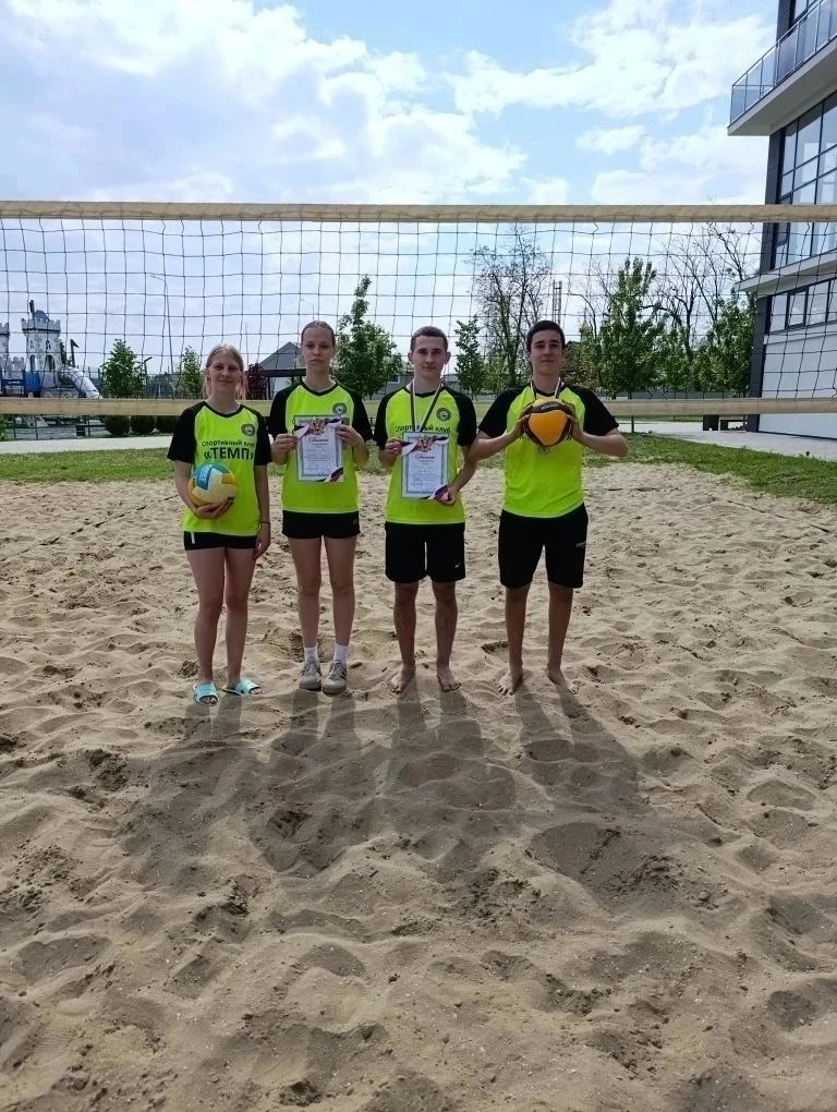 🏐 В Северном парке разыграли кубки по пляжному волейболу.  Соревнования прошли 14 мая среди юношей и