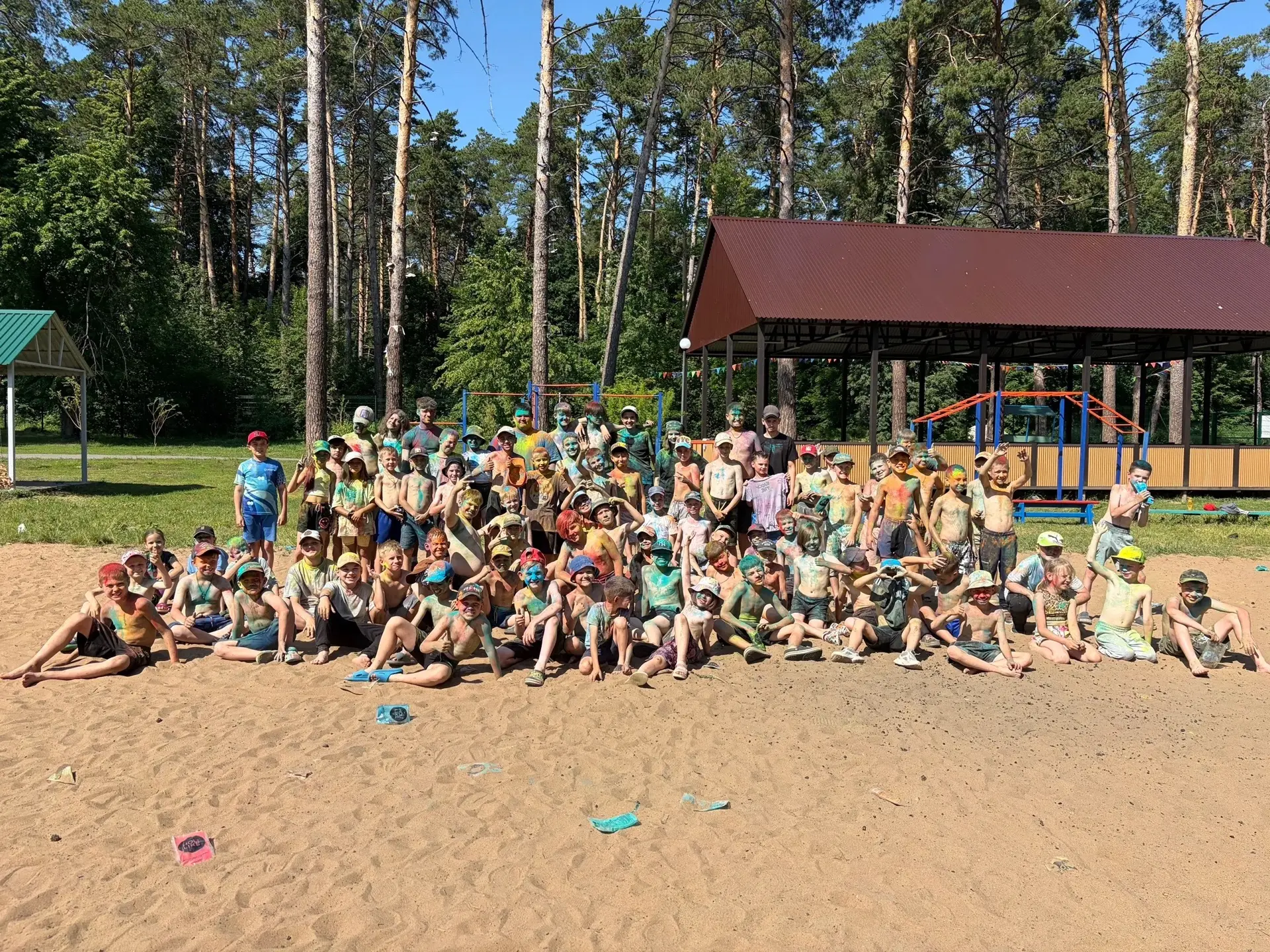 Фото уже тут!

Наш фестиваль красок — в самом весёлом и добром альбоме 😍🌈
Смотреть, улыбаться и от