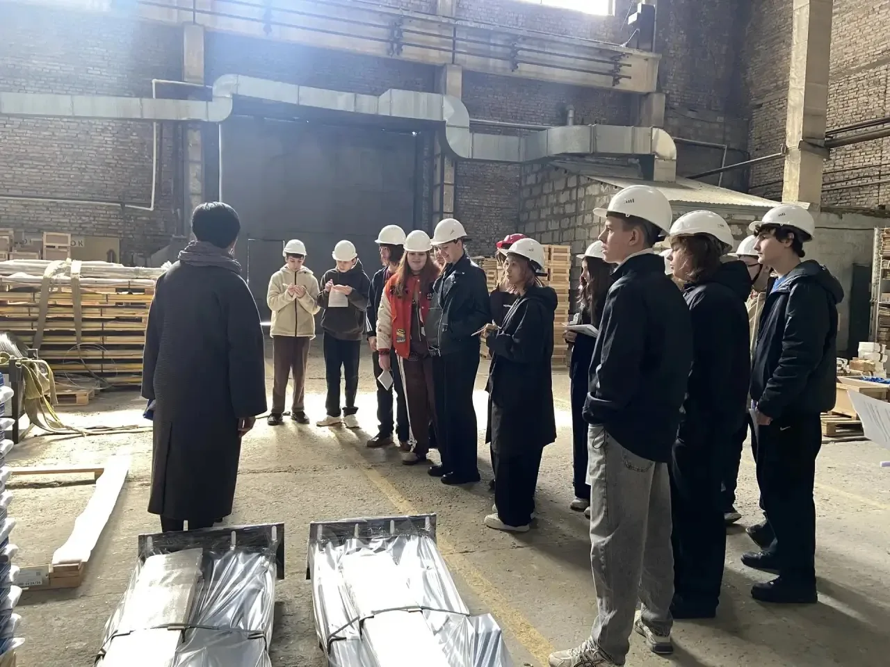 👷‍♂️ 10 апреля обучающиеся 9 "В" класса совершили увлекательную и познавательную экскурсию на одно и