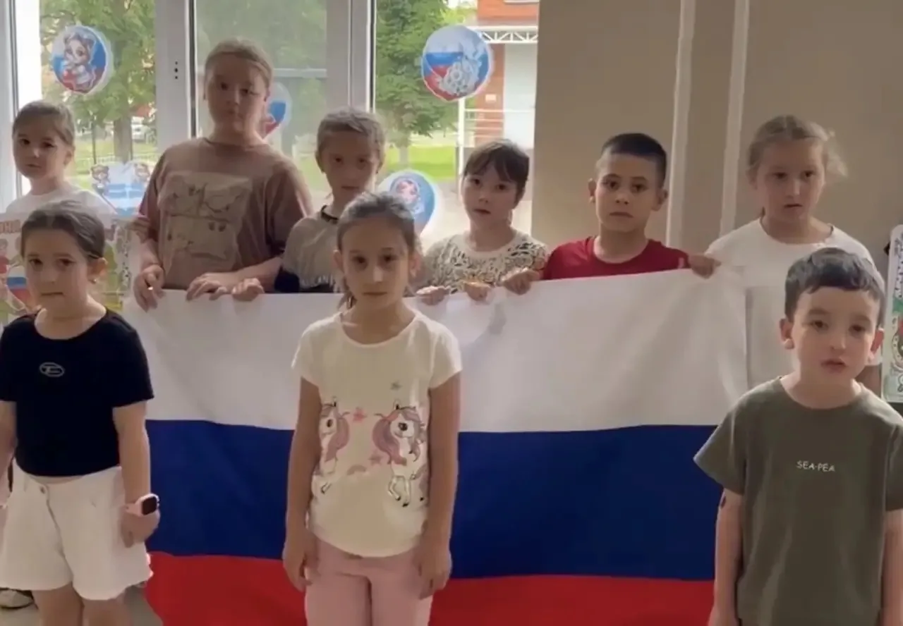 Наши юные гимназисты присоединились к празднику День Российского флага!🇷🇺🇷🇺🇷🇺🇷🇺
