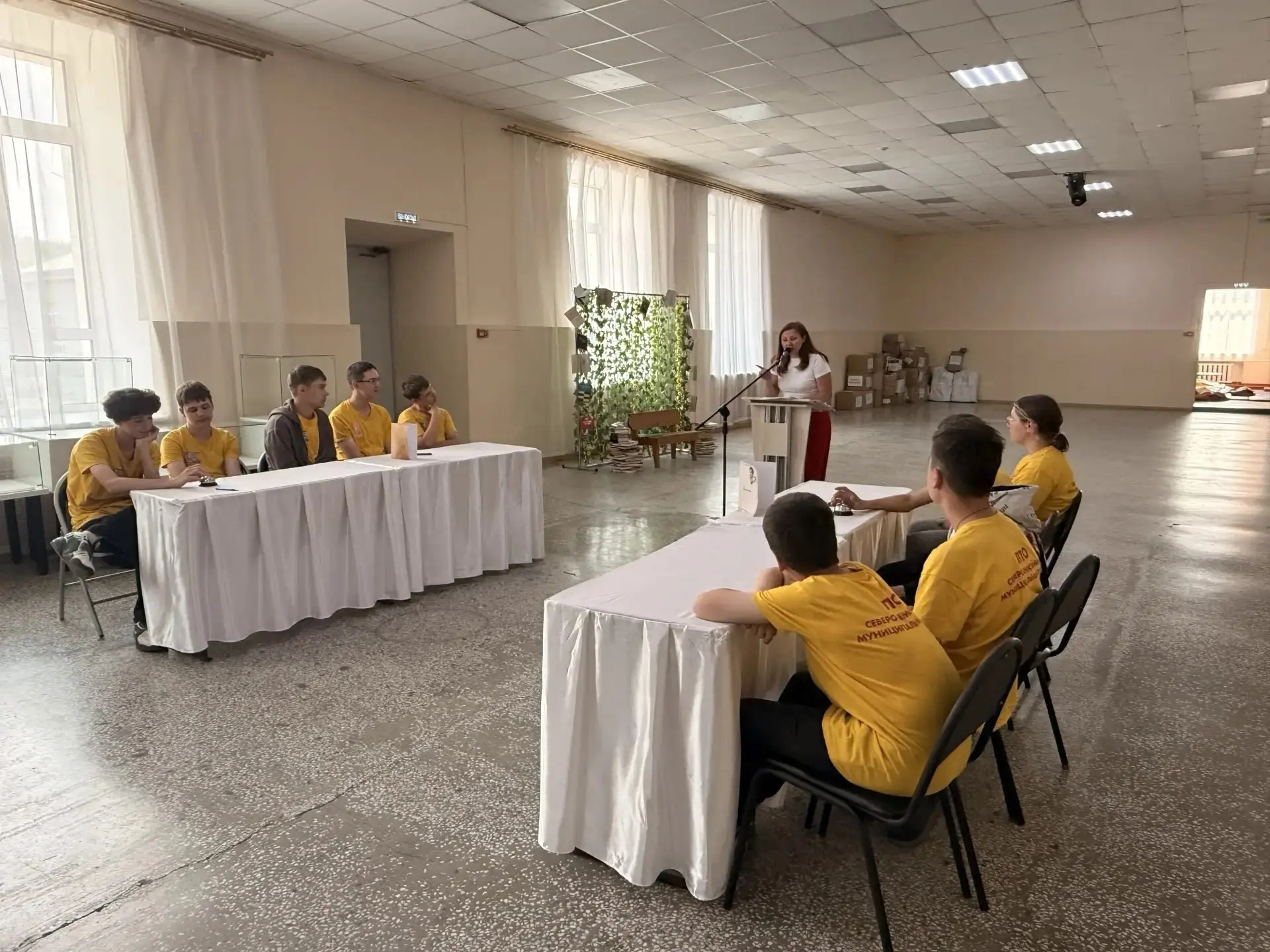Зарядка нужна не только телу, но и мозгу!🧑‍🎓👩‍🎓Побывали на литературном поединке, где две команд