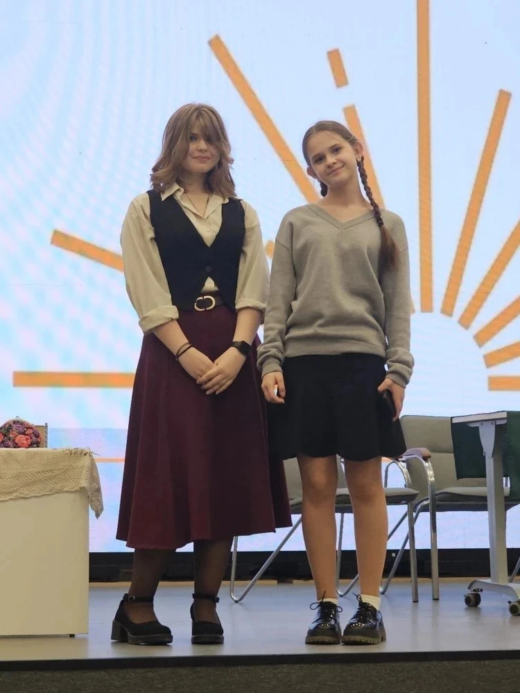 Поздравляем звёздочек 🌟   🎀Невардаускайте Алиса и Короткова Александра, ученицы 8Б класса приняли уч