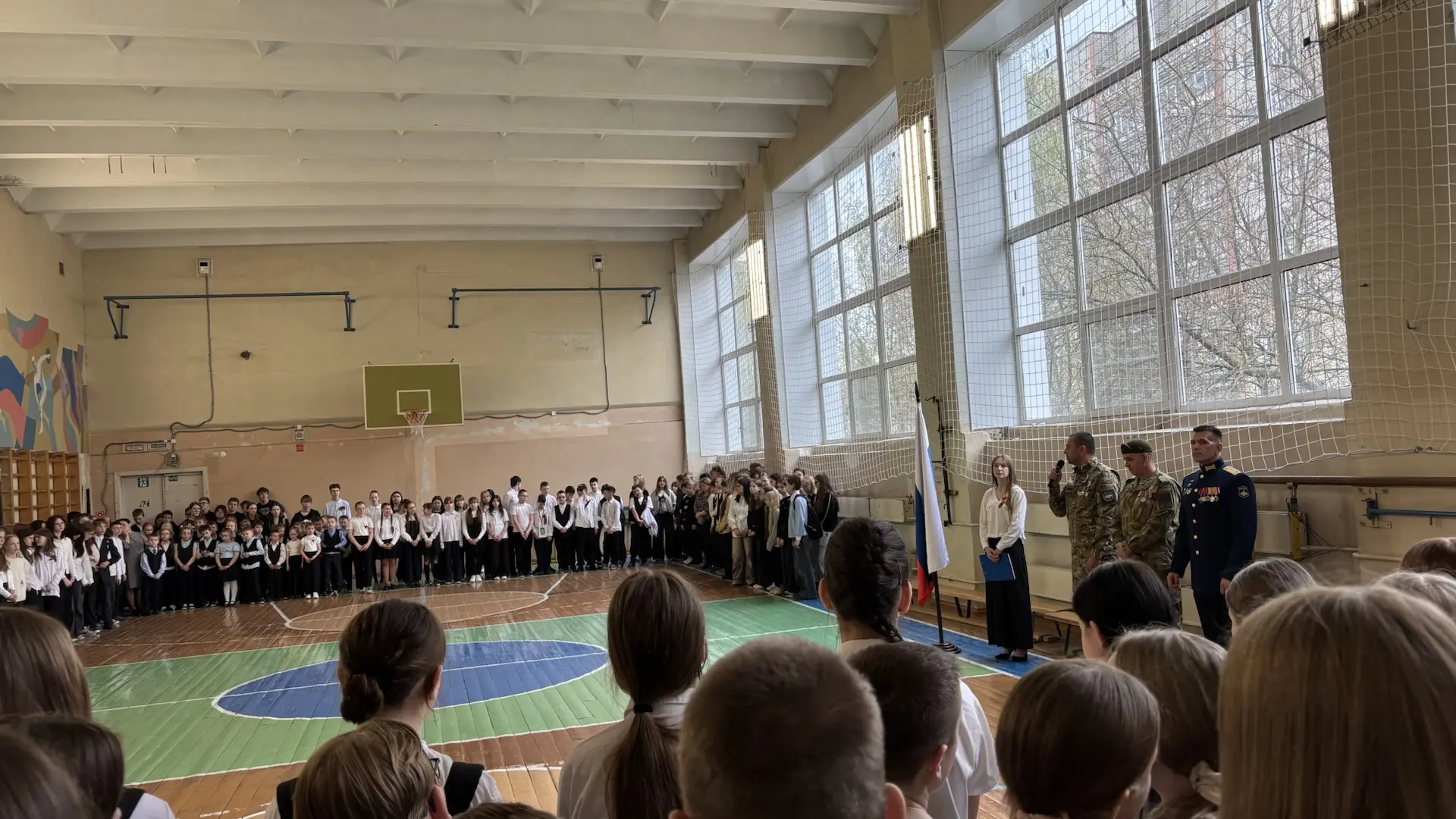 8 мая, накануне Дня Победы, в школе прошли торжественные линейки для всех параллелей — с 1-го по 11-