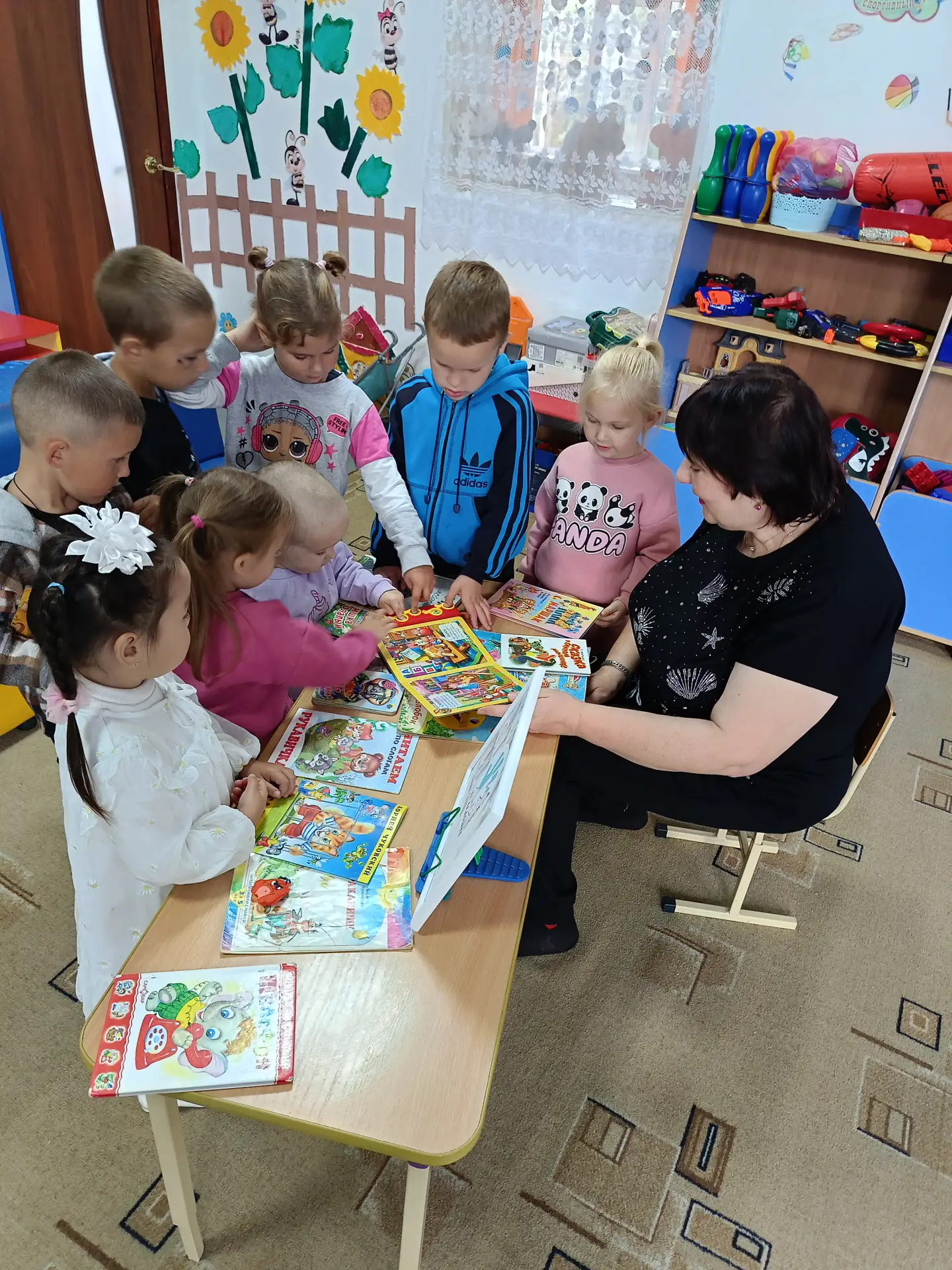 Акция «Книжка на ладошке - 2026» пришла в Кутырлинский детский сад. Для малышей состоял...