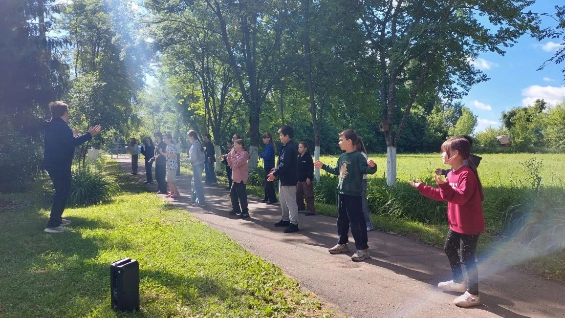 🌞 Как прошёл наш день в лагере? 👇

Сегодняшнее утро началось как обычно — бодрящая зарядка ⛹️‍♂️ и