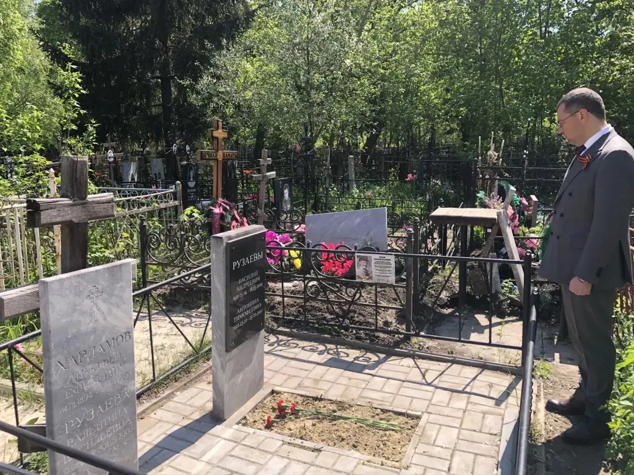 Вместе с волонтерами Державинского возложили цветы на могилы ректоров и сотрудников Тамбовского госу