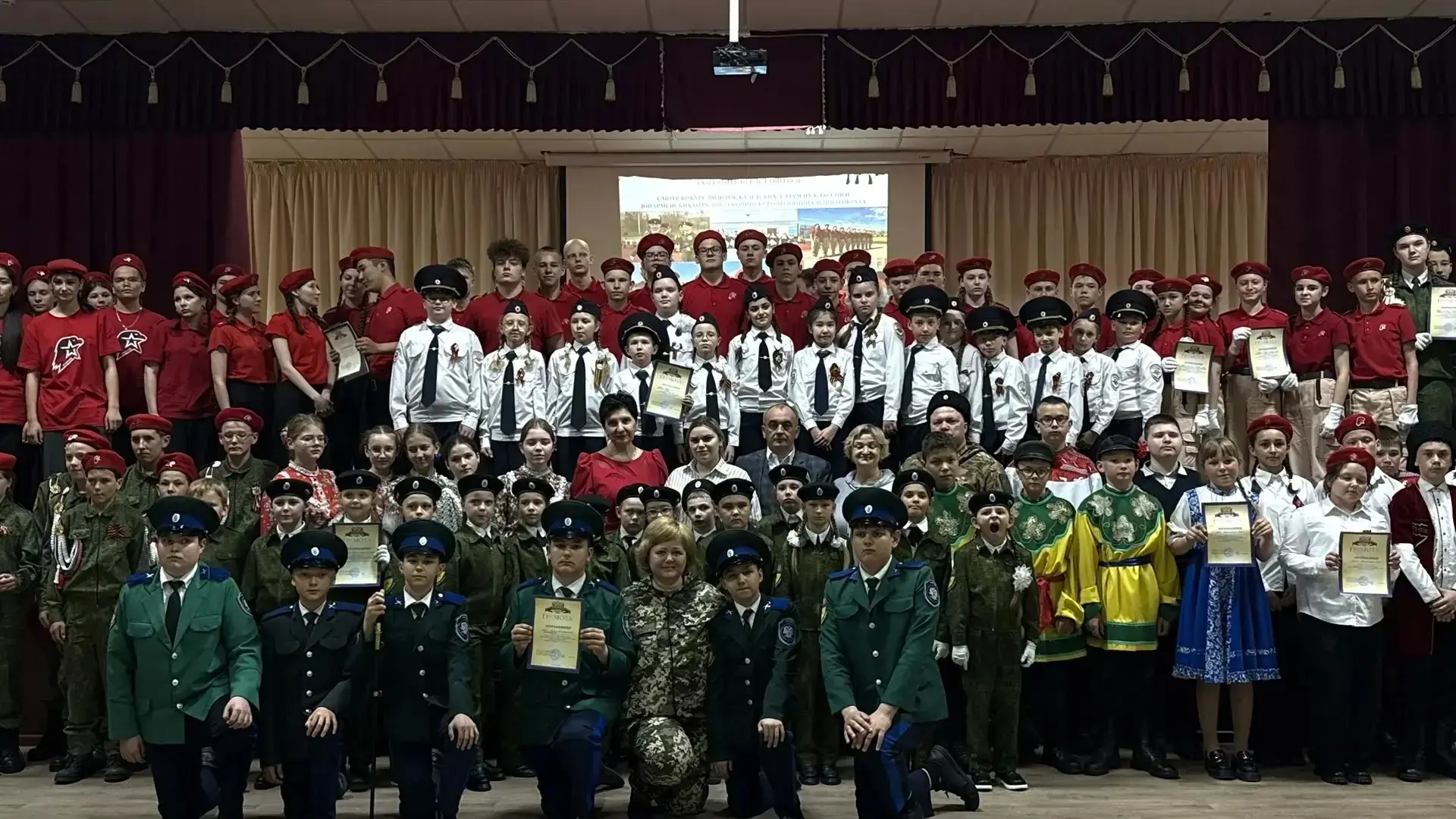 🏆Триумф юнармейцев  8 «В» класс — победители конкурса «Разрешите представиться»!  В Сорочинском муни