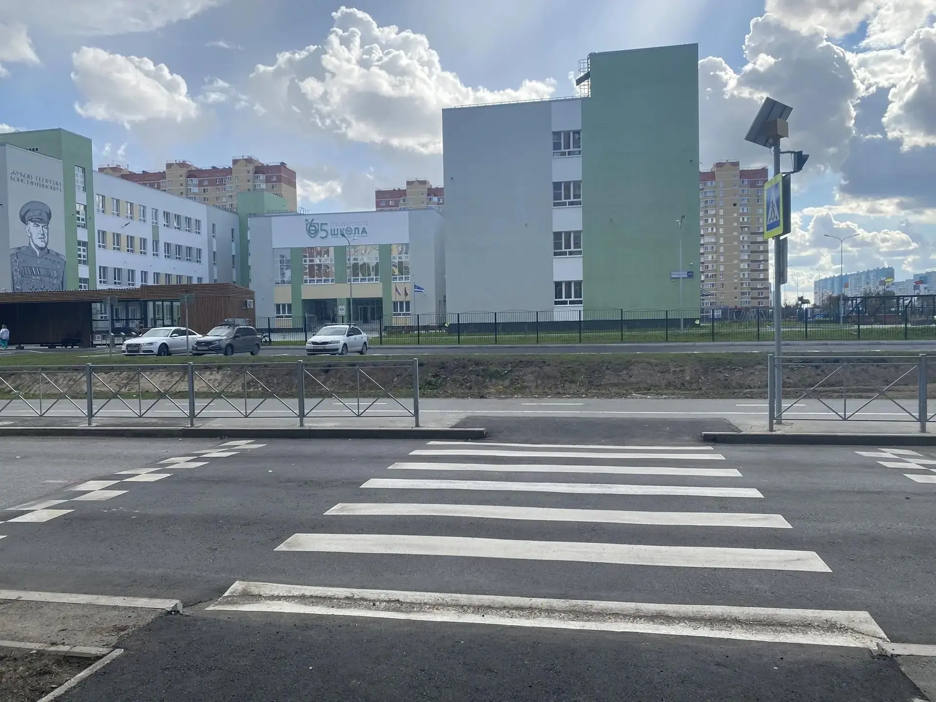 Пешеходный переход рядом с новой школой в мкр. Ямальский‑1 готов!