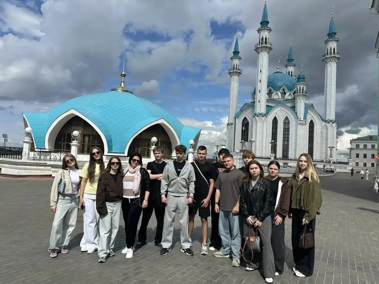 💫 В день защиты детей 11 «Б» класс и классный руководитель Мухина Т.А. отправились в замечательную 
