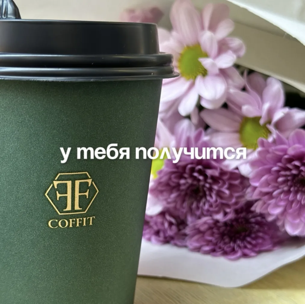 Около пяти утра моя двухмесячная дочь проснулась, издав спокойное угуканье. Я открыла глаза и на дол