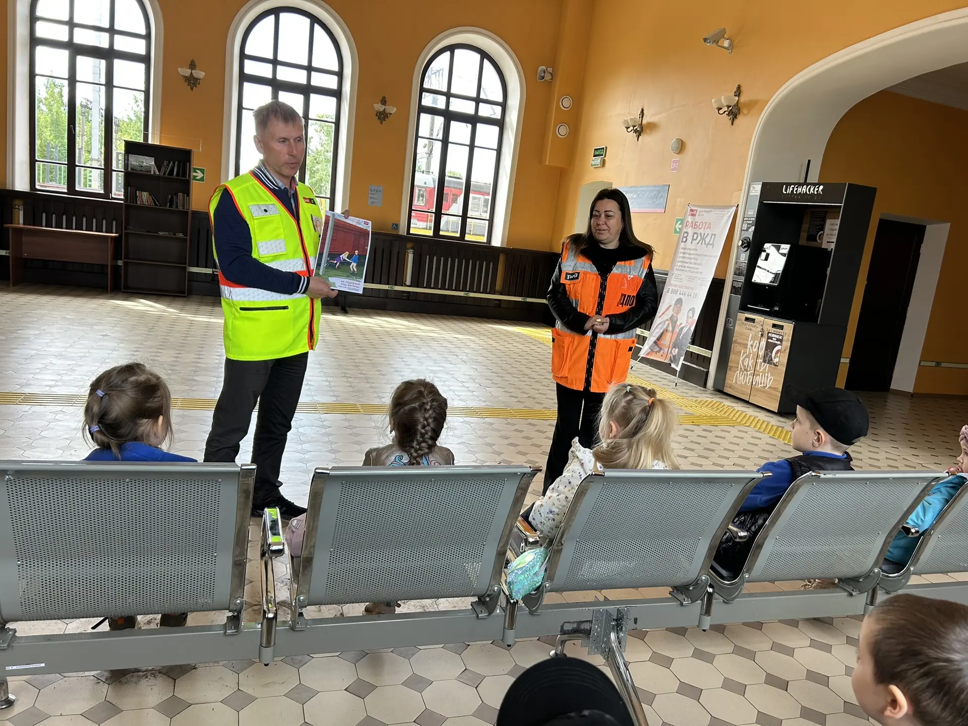 Железная дорога 🚆 — это зона повышенной опасности, ⚠️ которая требует максимальной бди...
