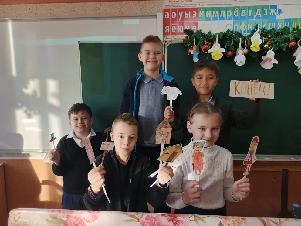 🎭 С 12 по 16 января в 3 «Г» классе проходил творческий проект «Кукольный театр», направленный на спл