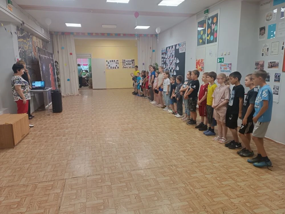 Сегодня в пришкольном лагере дневного пребывания «Солнышко» прошёл день, посвященный Дню Памяти и Ск
