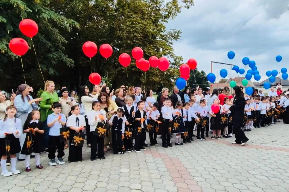 Сегодня в Терском районе открылись двери школ для 6 581 ученика.