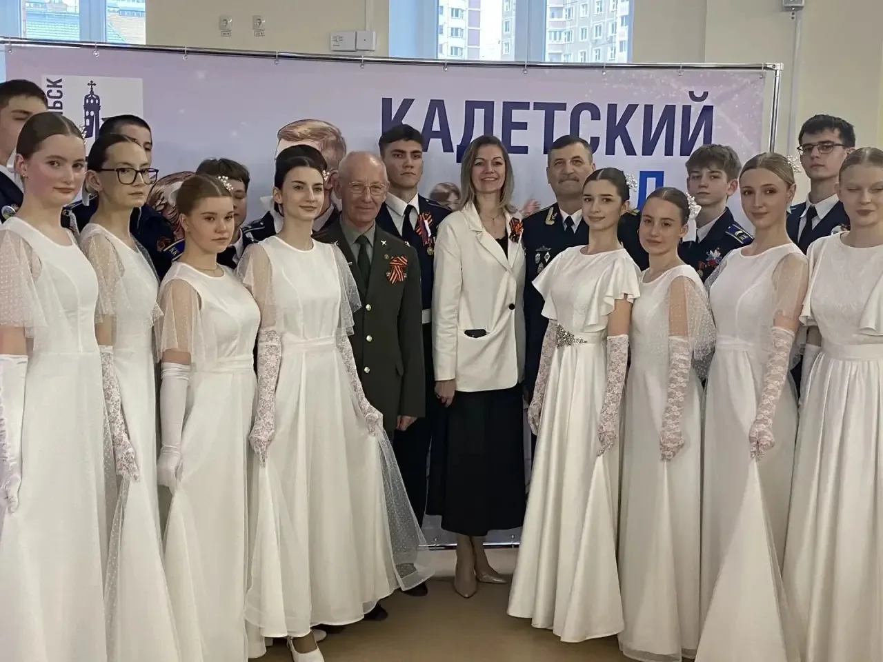 28 апреля 2026 года в МОУ «Гимназия №7» прошёл Открытый Кадетский Бал «Майский вальс». Это традицион