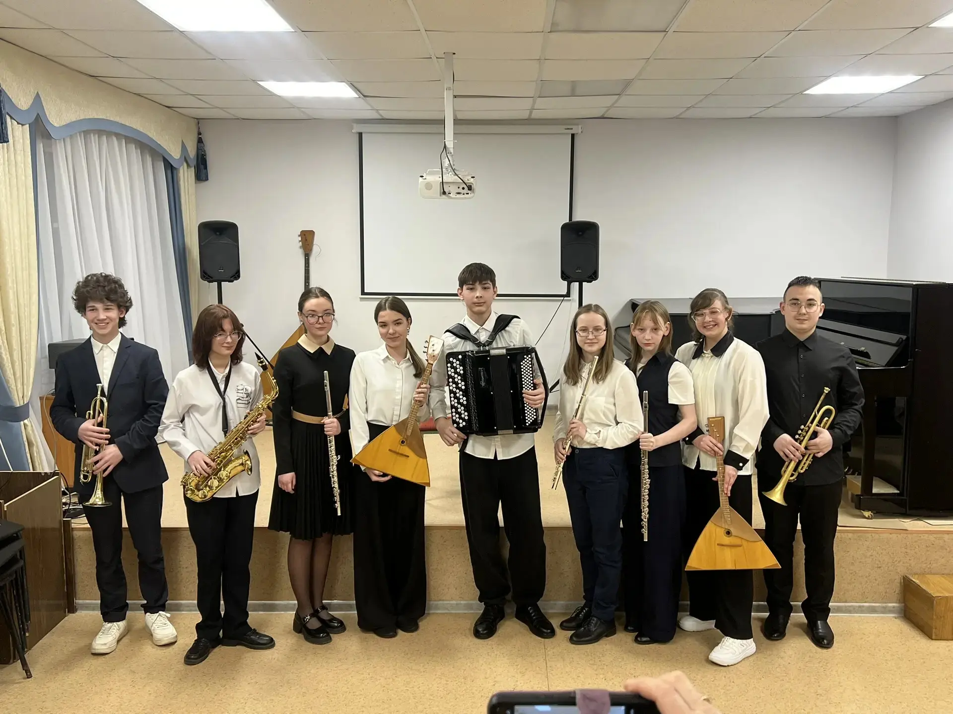 🪈🎺🎷15 апреля состоялся концерт выпускников духового и народного отделений  нашей школы.