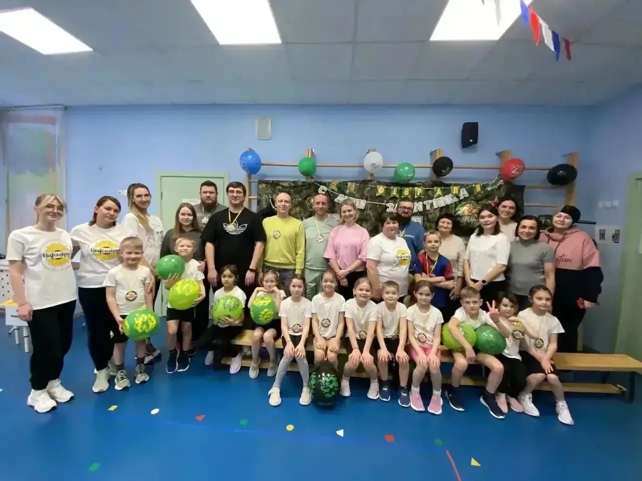 Папа, дедушка и я — мы спортивная семья! 🏆  В преддверии 23 февраля в нашем детском саду прошли не п