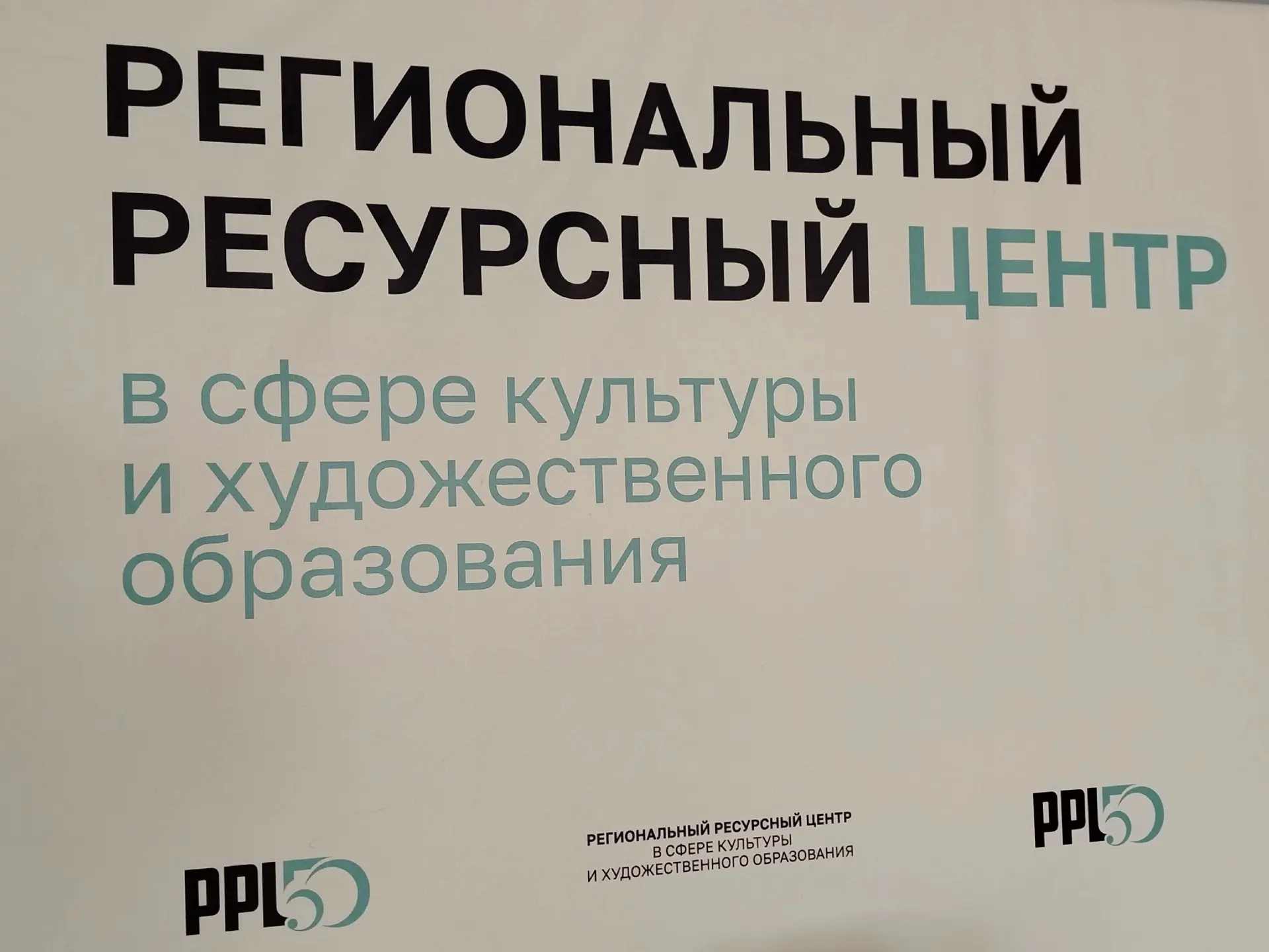 Выставка работ юных художников уже ждёт вас! 🎨