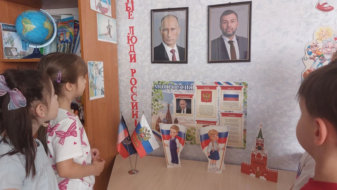 Нам праздники для радости даны,
Мы знаем их немало, самых разных,
Но День России, день родной страны