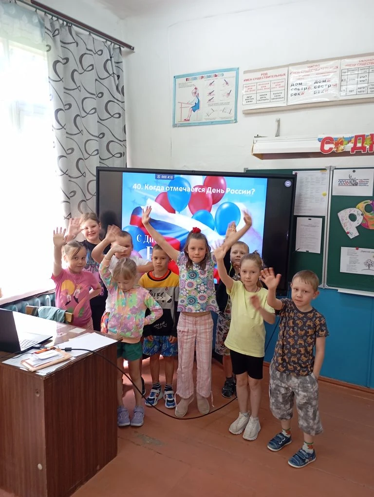 9 день ДОЛ " Роднички"
В преддверии Дня России наши ребята не только отдыхают, но и активно участвую