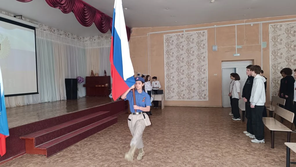 РАЗГОВОРЫ О ВАЖНОМ 27.04.2026г.  Новая учебная неделя в нашей школе началась традиционно: Линейка, п