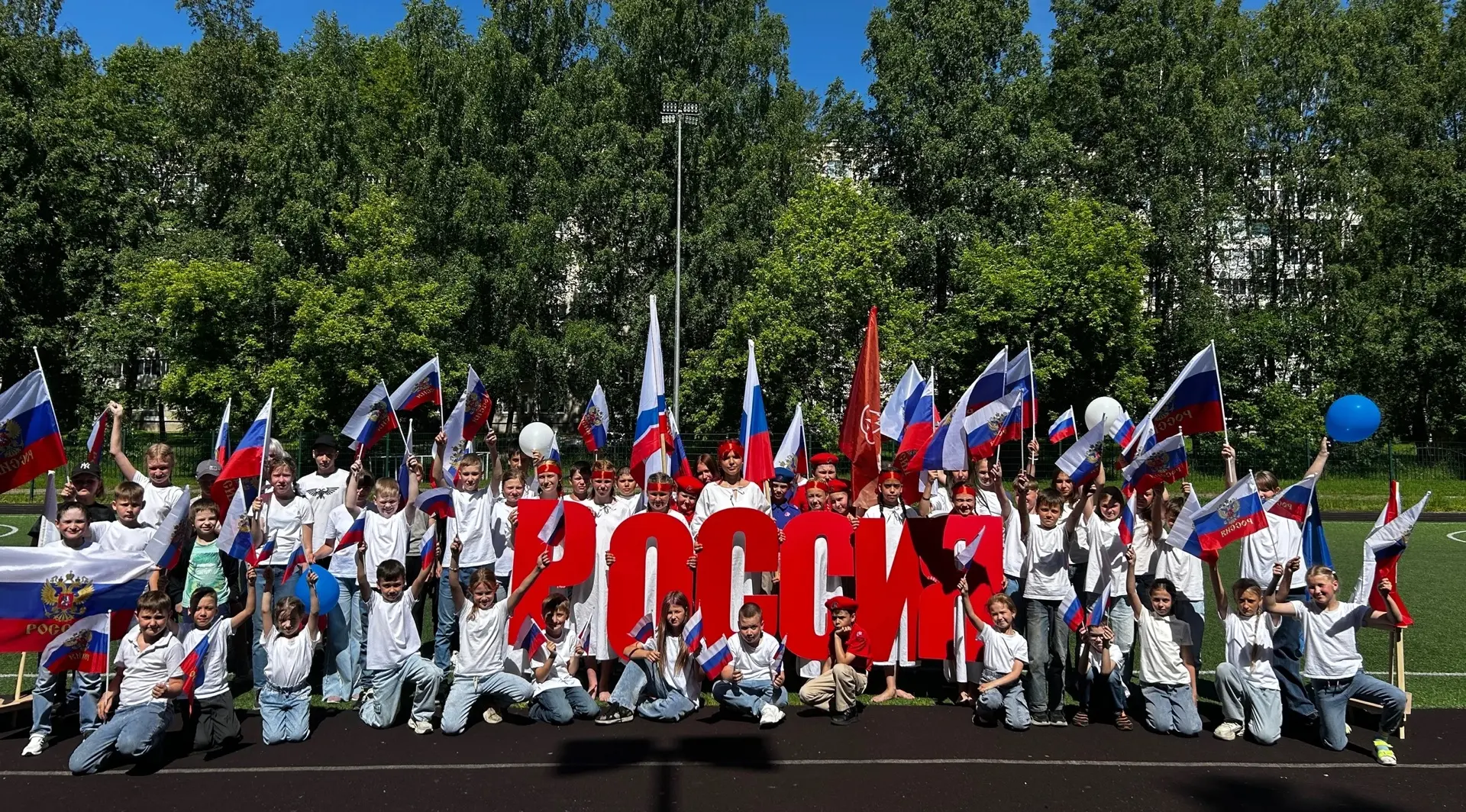 У Родины моей такое имя, 
Что для души моей роднее нет… 
 
Россия - это страна с тысячелетней истори