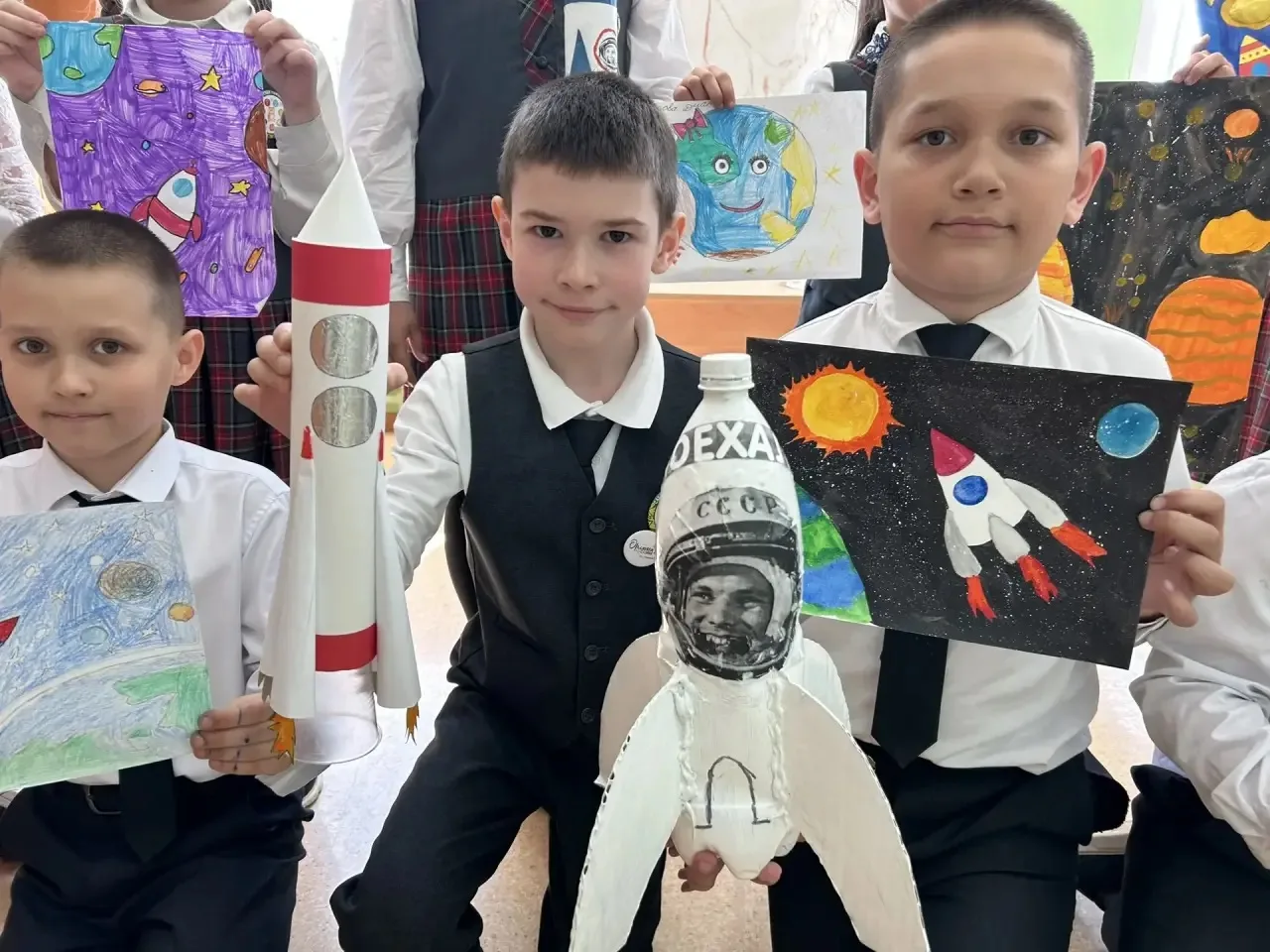 🚀 Неделя космонавтики — 2 «Д» класс   За эти дни мы: ✅ узнали о звёздах и планетах; ✅ поучаствовали 