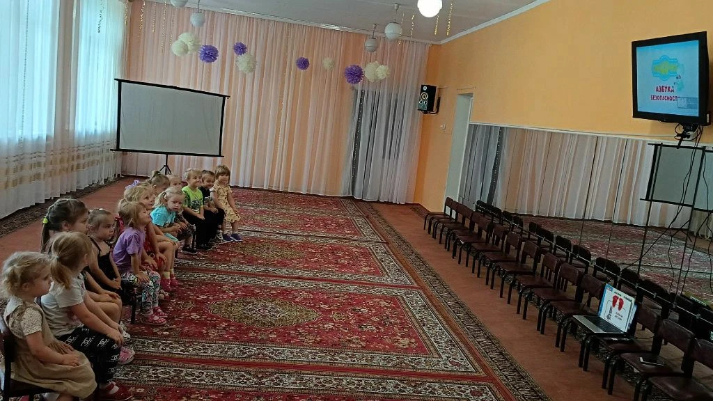 Сегодня 17.07.2026 г. в ГБДОУ ЛНР "Ясли сад комбинированного вида "Березка" в первой младшей группе 