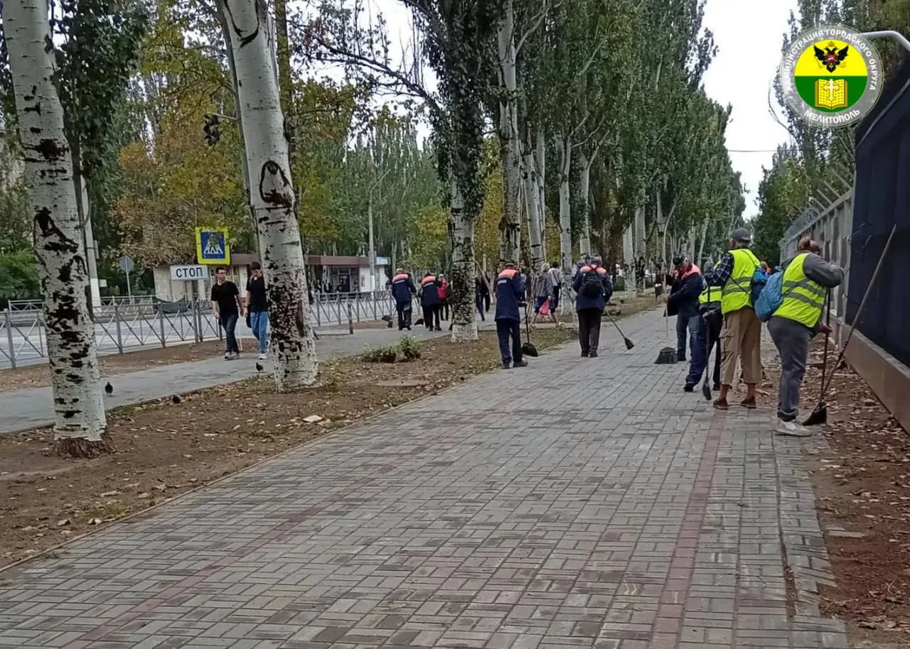🧹 На проспекте 50-летия Победы провели субботник
