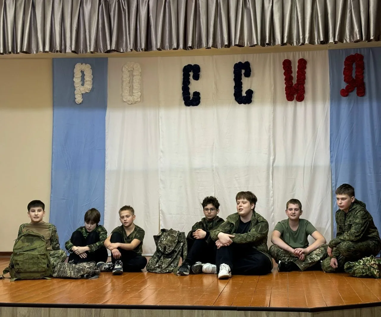 🎶 17 и 18 февраля в Еткульской школе прошли отборочные этапы фестиваля военно-патриотической инсцени