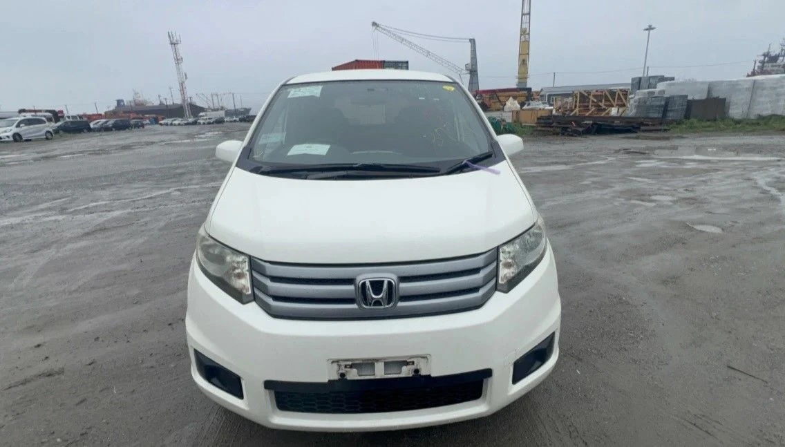 🇯🇵  Honda Freed Spike выпущен таможней. Доставили на стоянку транспортной компании дл...