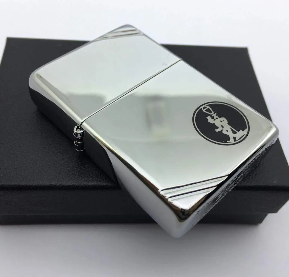 Zippo "Reveler" 260 Vintage, High Polish Chrome.