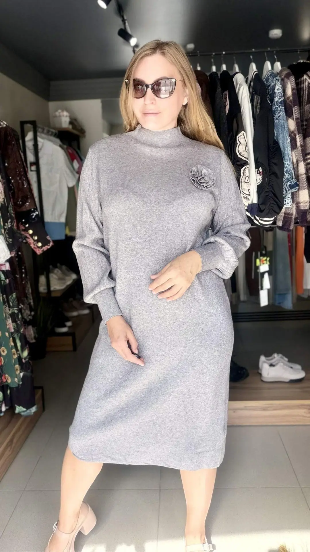 **Трикотажное платье: стиль и комфорт в одном образе!** 🌸.