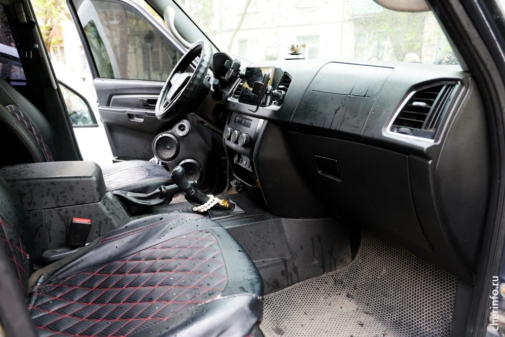Из Череповце бойцам СВО передали два автомобиля 

Новая автотехника и крупная партия гуманитарной по