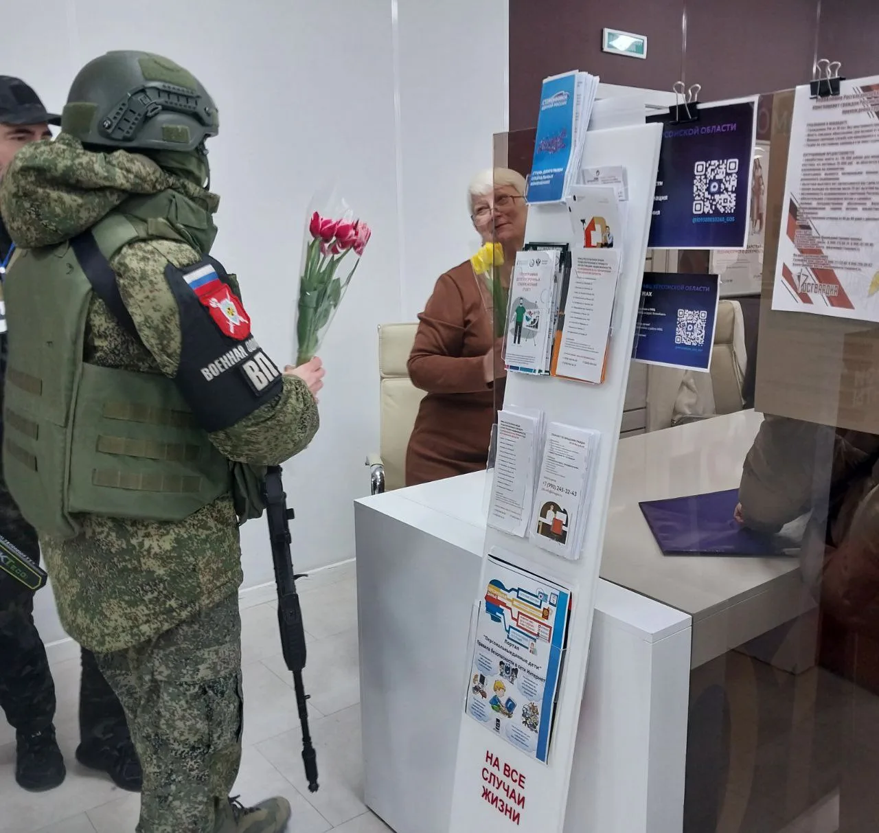 🌷Праздничная атмосфера в МФЦ Геническа  С наступающим праздником весны сотрудниц и посетительниц цен