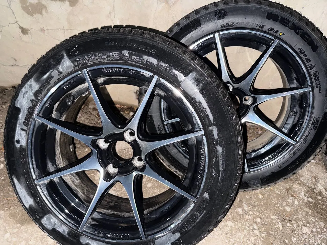 Продам диски r15 4/98, в отличном состоянии отъездили 2 месяца, колпачки в комплекте. Е...