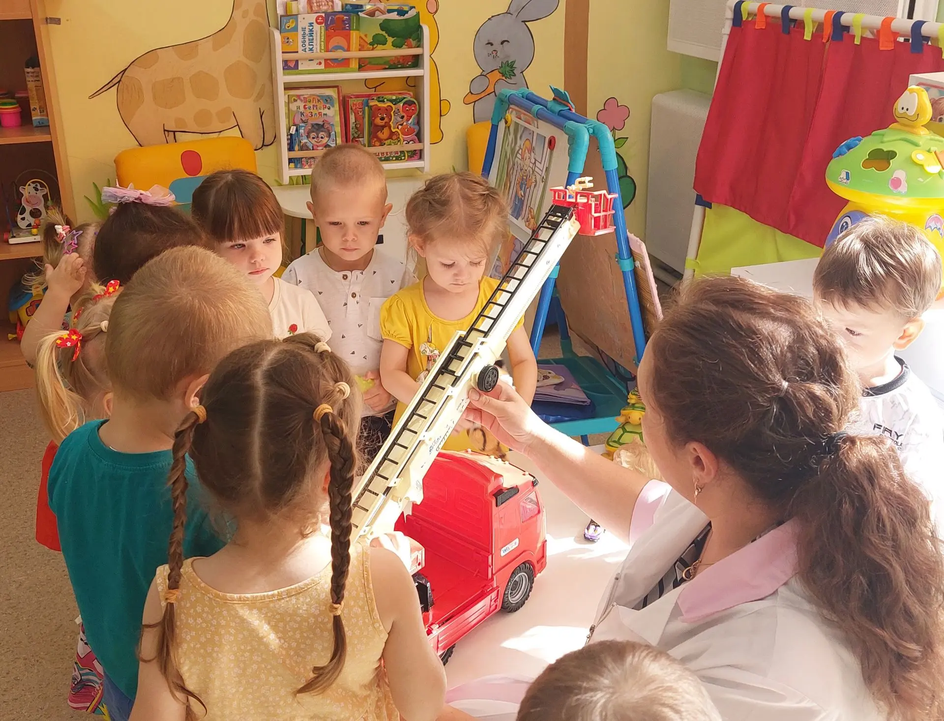 В группе «Звёздочки» (ул. Горняков 31) прошло занятие по пожарной безопасности “Огонь опасен”, посвя
