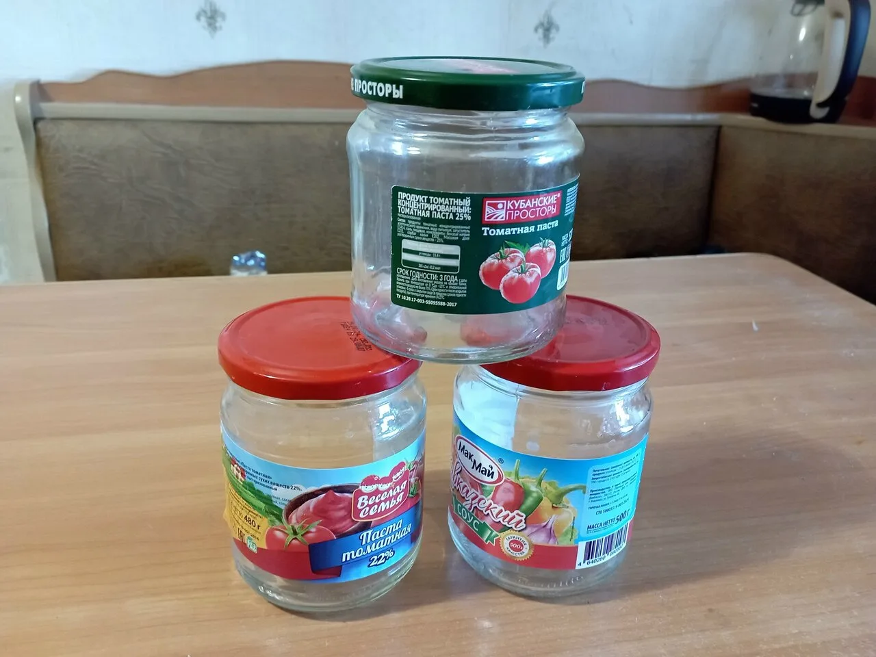 Продам банки 0.5 л. с крышками в хорошем состоянии. Количество 50 штук. Цена одной банк...