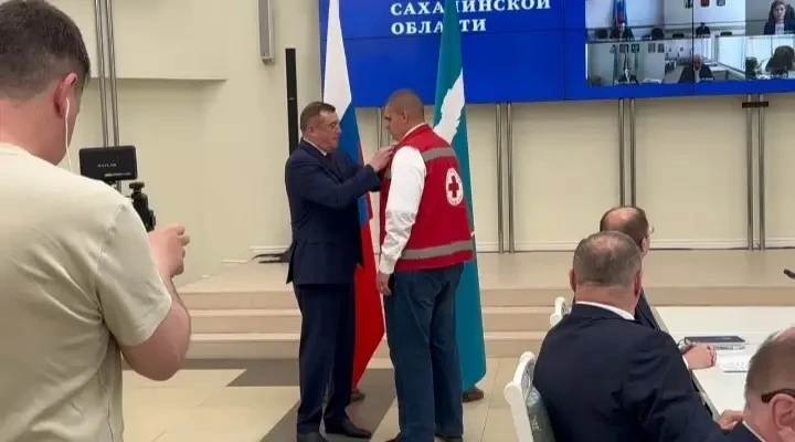 Сегодня у нас особенный повод для гордости. 

Максим Анищенко, волонтёр Корсаковского местного отдел